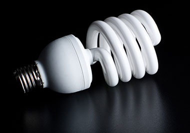 Como calcular o consumo de energia das lâmpadas de casa?